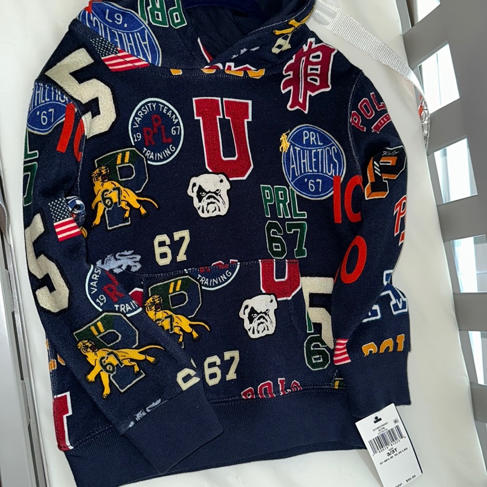 Hooded Polo by Ralph Lauren sweatshirt with pockets.